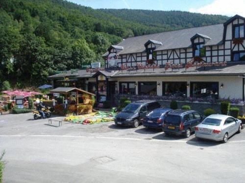 Hotel Val De La Cascade Stavelot Exterior foto
