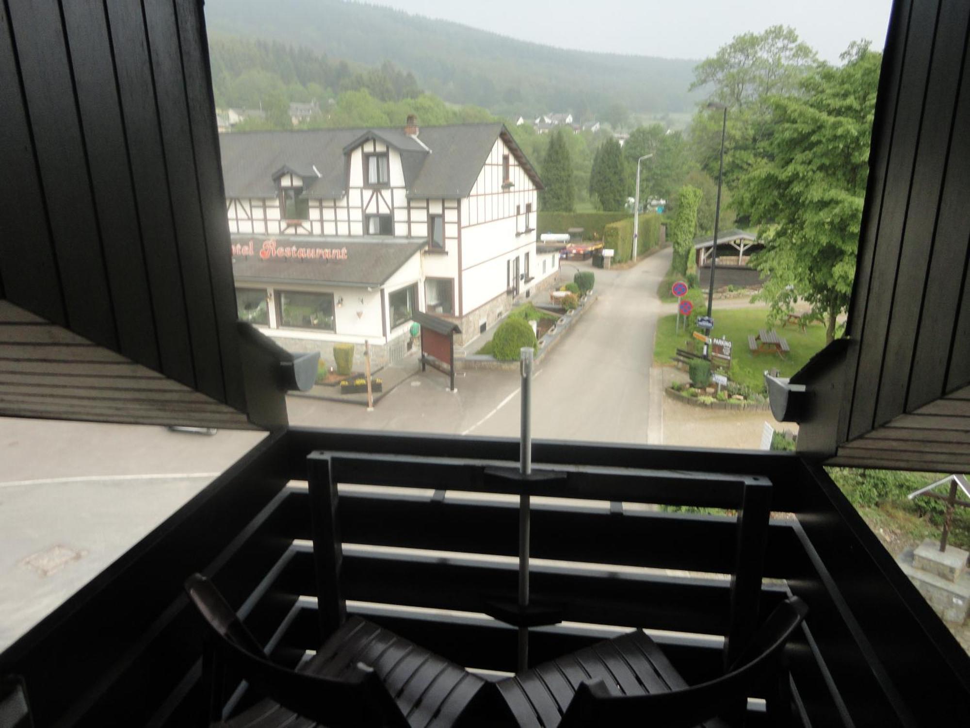 Hotel Val De La Cascade Stavelot Exterior foto